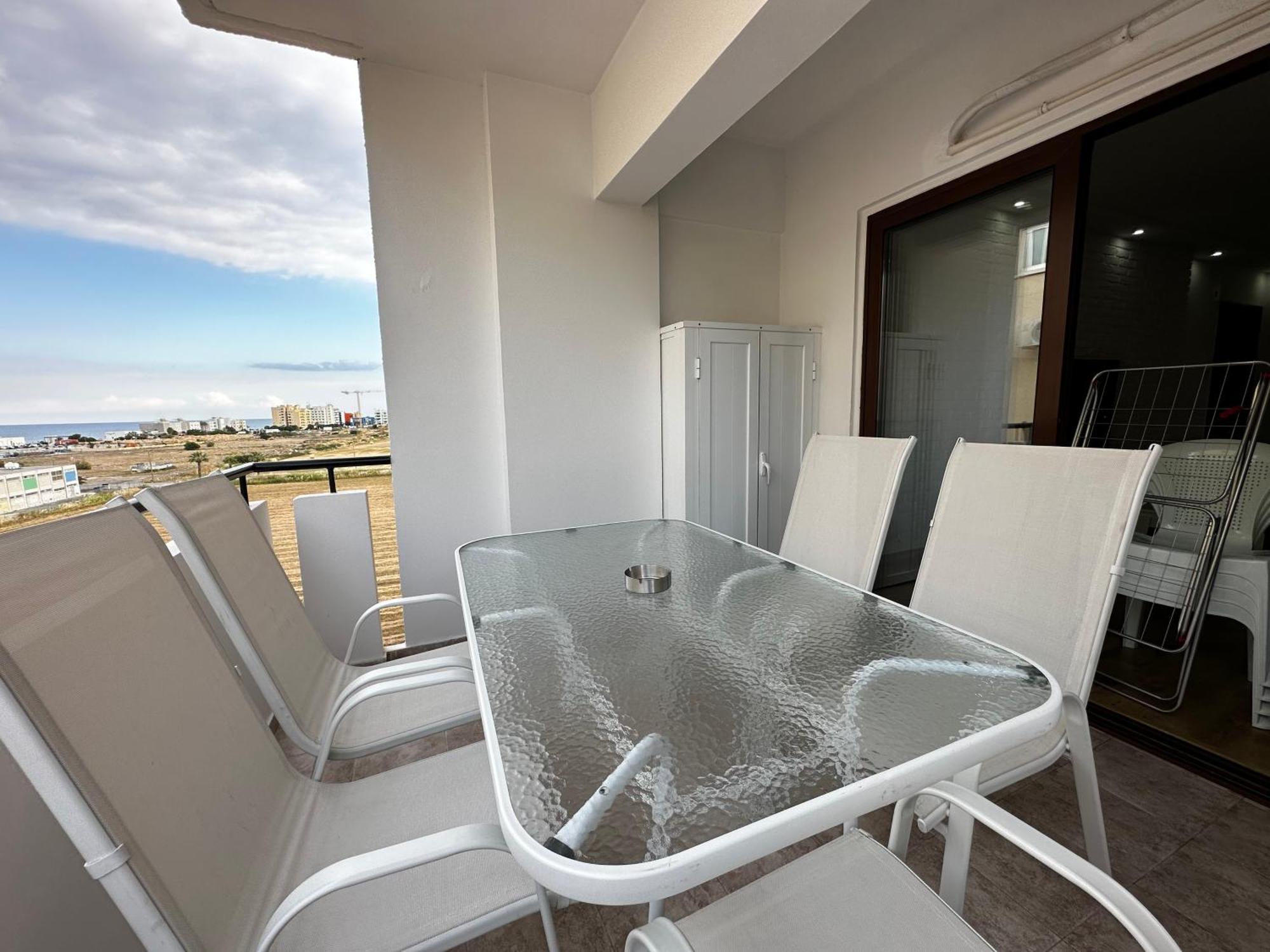 Maestro Sea - View Apartment Larnaca Dış mekan fotoğraf